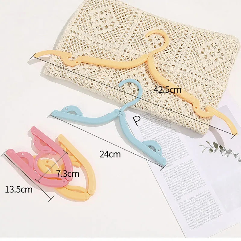 PACK OF 4 TRAVEL HANGERS