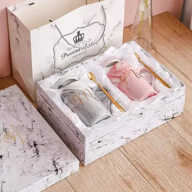 MR & MRS MUG SET GIFT BOX