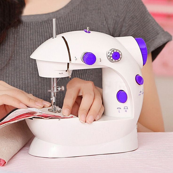 MINI SEWING MACHINE WITH 2 LEVELS SPEEDS